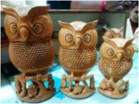 WOODEN OWL FAMILY  MYWH3054