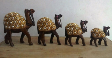 WOODEN GOLD PEARL WORK CAMEL MYWH2906