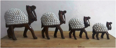 WOODEN PEARL WORK CAMEL MYWH2908